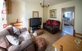 Charming Terraced Cottage Close To Alton Towers